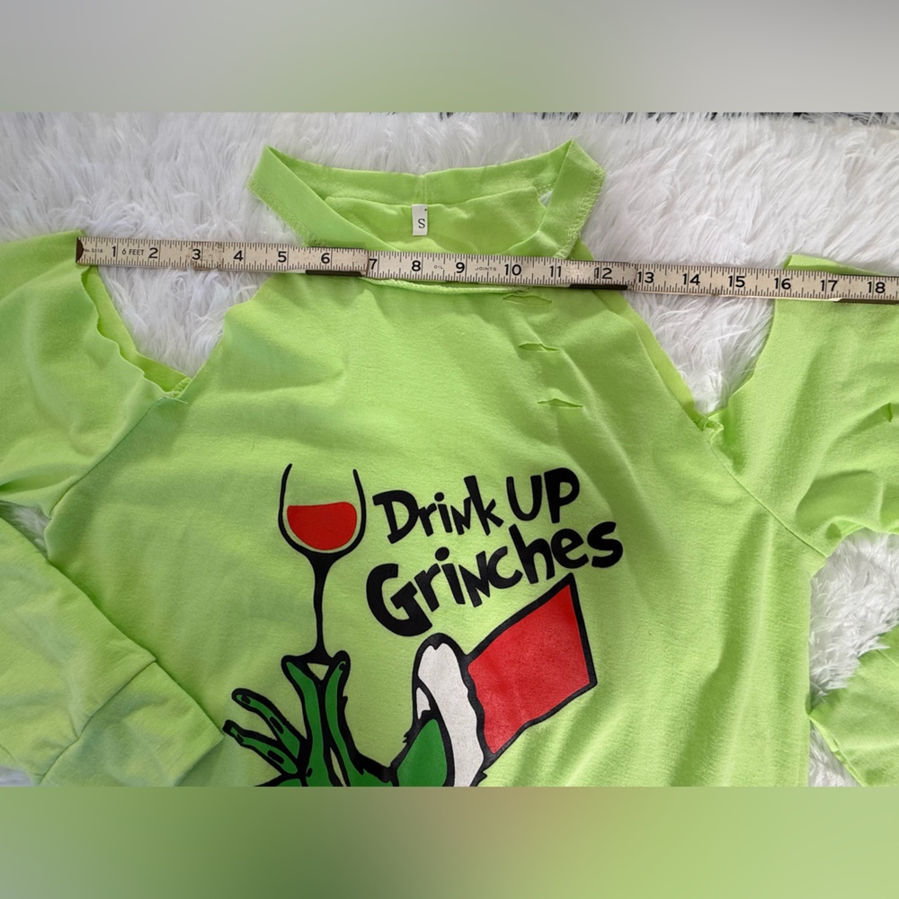 Drink up Grinches - fun holiday top S NWOT Burgundy Quarter - Picture 3 of 9